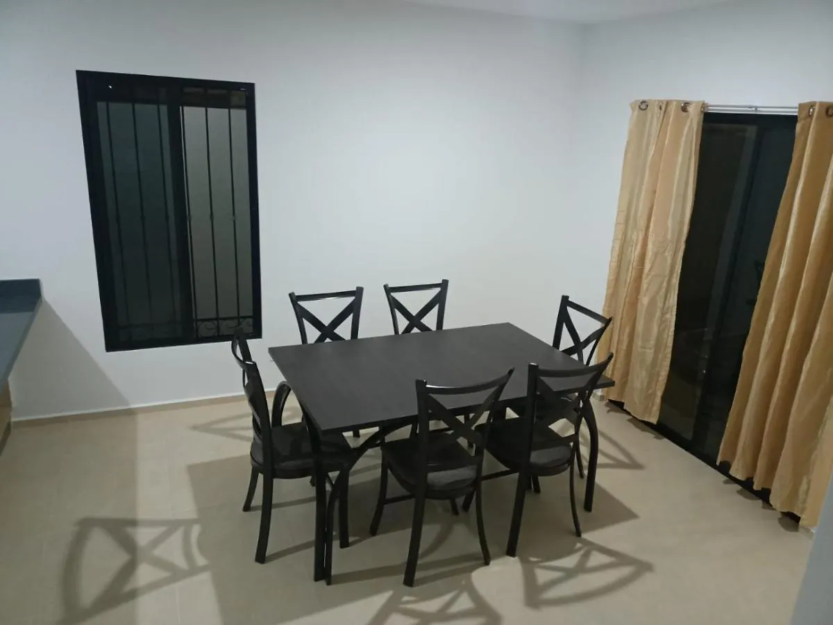 Hermosa Casa A 15 Minutos Del Aeropueto De Cancun En Exclusivo Fraccionamiento Residencial 0*,  Мексика