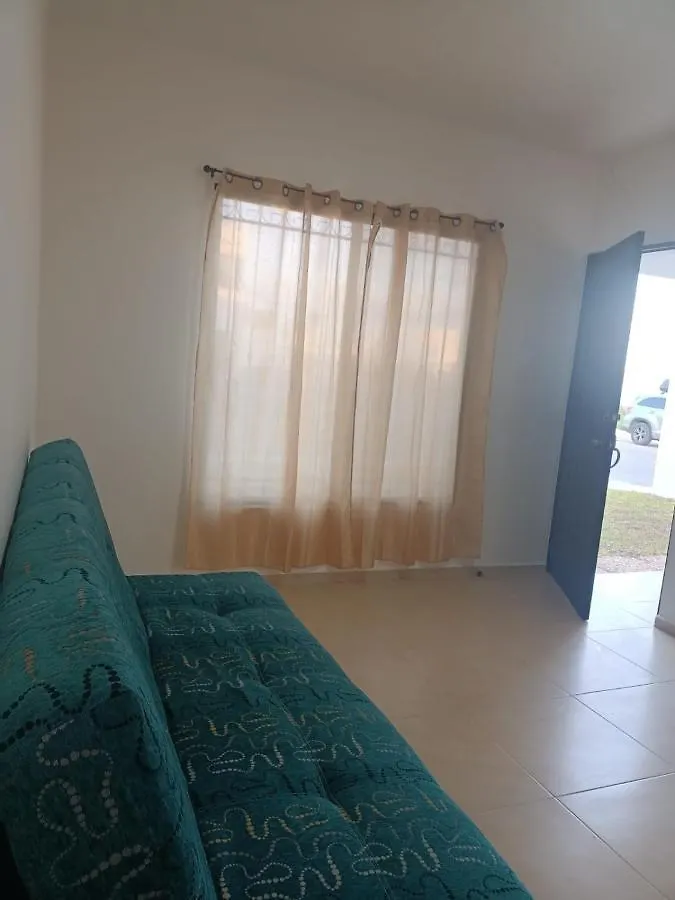 Hermosa Casa A 15 Minutos Del Aeropueto De Cancun En Exclusivo Fraccionamiento Residencial