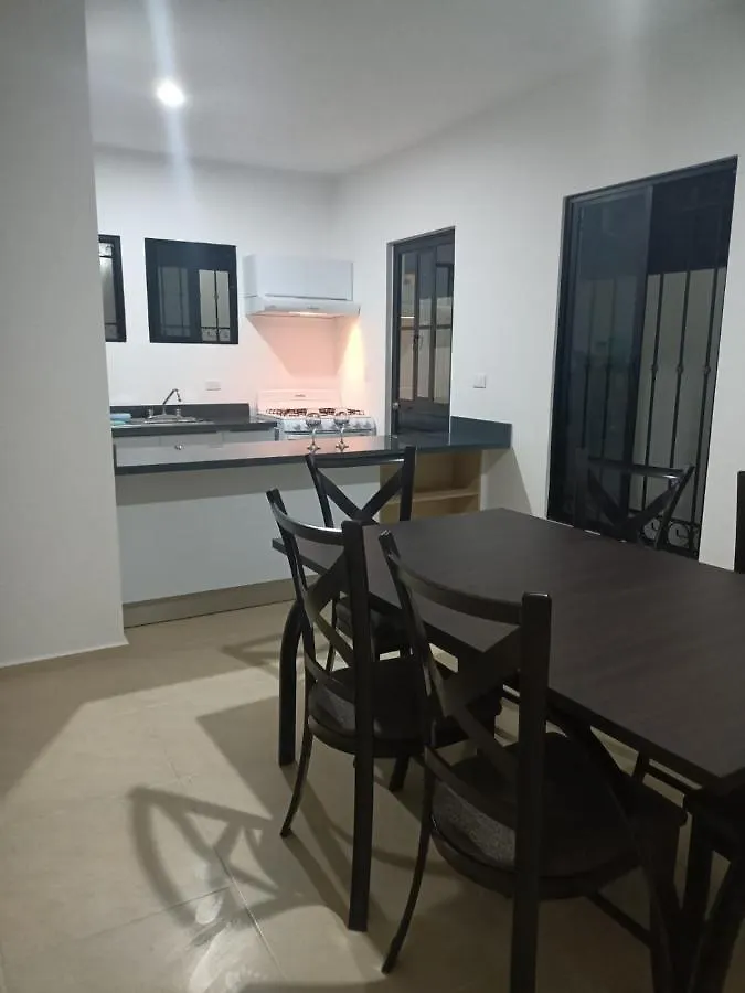 Hermosa Casa A 15 Minutos Del Aeropueto De Cancun En Exclusivo Fraccionamiento Residencial Вилла